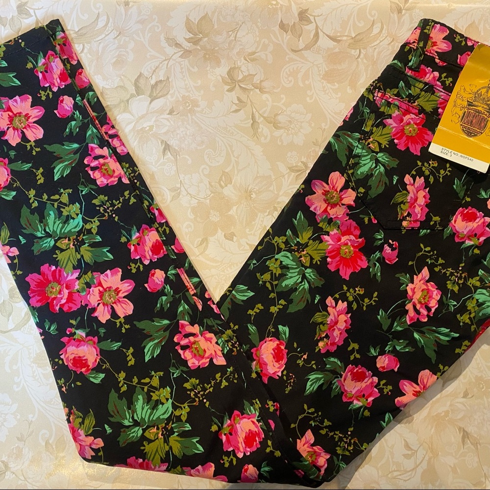 Women’s Jr. Floral Print Pants size 3